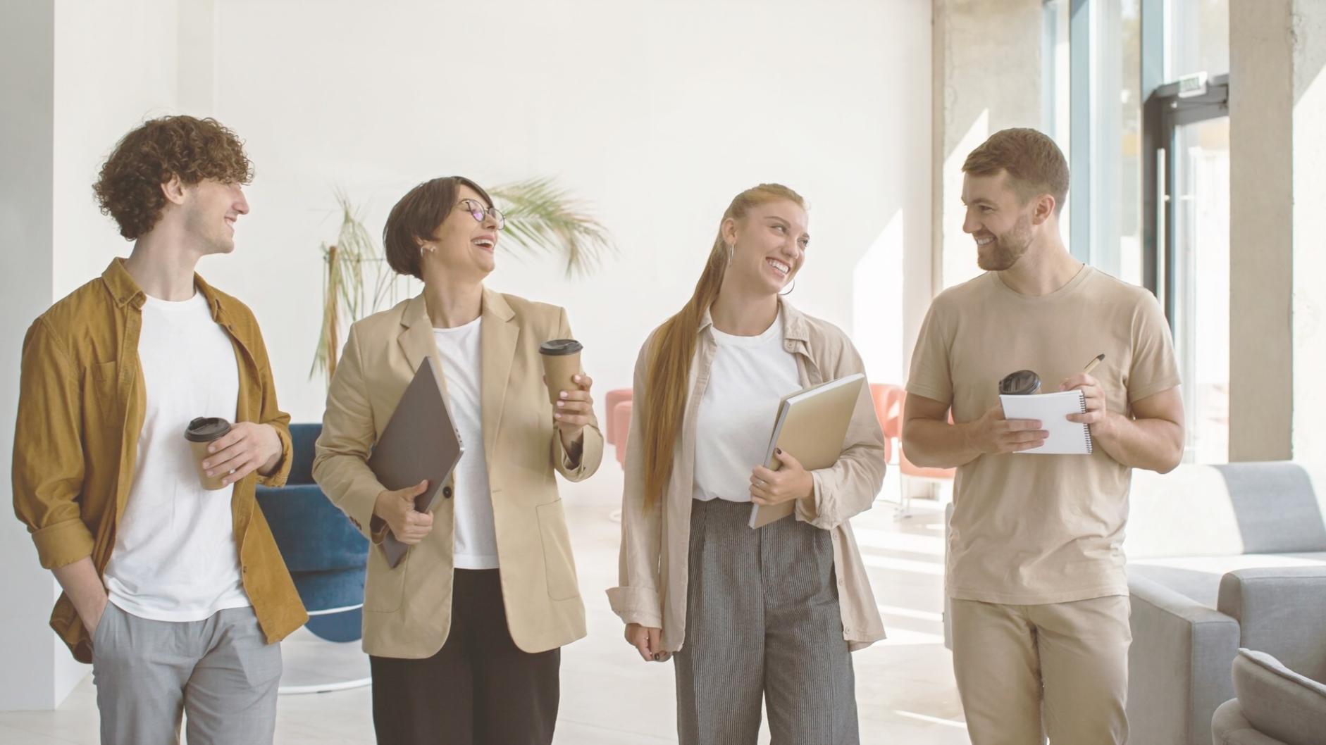 Espace de travail avec calendrier et notes de planification budgétaire